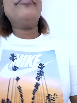 Snapshot of Adelehottman chatting on 01-31-26, 09:13 Adelehottman online show from 01-31-26, 09:13