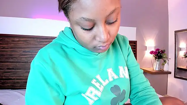 Snapshot of Adelehottman chatting on 02-18-26, 12:56 Adelehottman online show from 02-18-26, 12:56