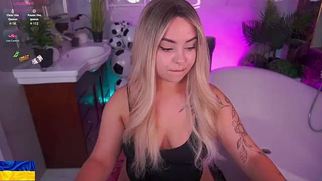 Snapshot of SusieWood chatting on 07-11-26, 08:44 SusieWood online show from 07-11-26, 08:44