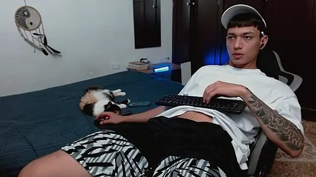 aaron blug online show from 12-20-25, 12:18