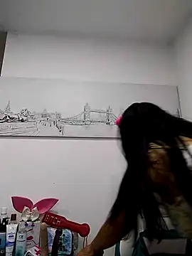 Snapshot of _Miaaleon chatting on 02-18-25, 01:22 Miaaleon online show from 02-18-25, 01:22