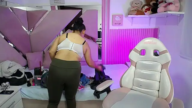 Snapshot of _Miaaleon chatting on 10-14-25, 12:50 Miaaleon online show from 10-14-25, 12:50