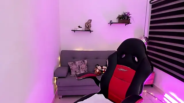 Snapshot of Melanny_lopez18 chatting on 12-19-24, 03:29 Melanny lopez18 online show from 12-19-24, 03:29