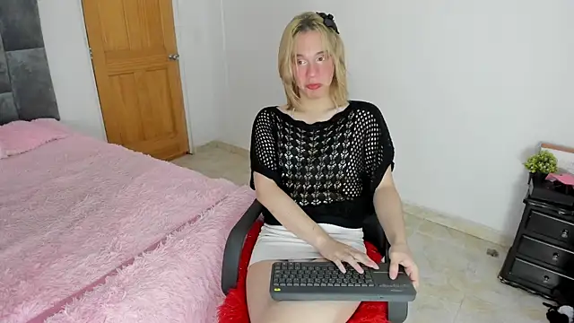 Snapshot of _Little_angel69 chatting on 02-28-25, 01:47 Little angel69 online show from 02-28-25, 01:47