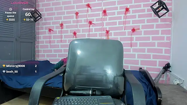 emy 0 online show from 03-23-25, 05:32