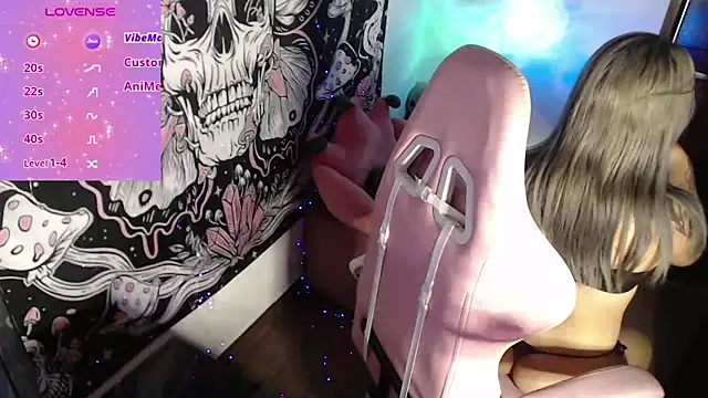 GamerCarrie online show from 02-18-25, 12:04