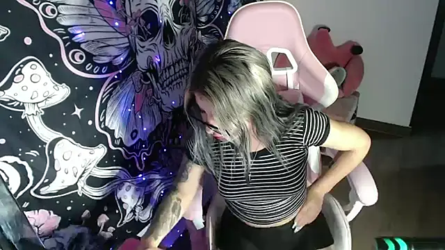 GamerCarrie online show from 02-25-25, 08:25