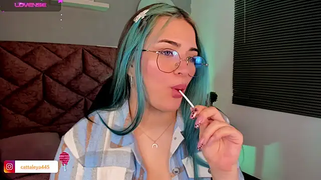 Snapshot of cattaleya___ chatting on 01-10-25, 03:07 cattaleya online show from 01-10-25, 03:07