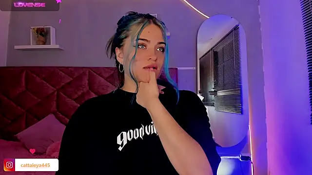 Snapshot of cattaleya___ chatting on 01-17-25, 07:19 cattaleya online show from 01-17-25, 07:19