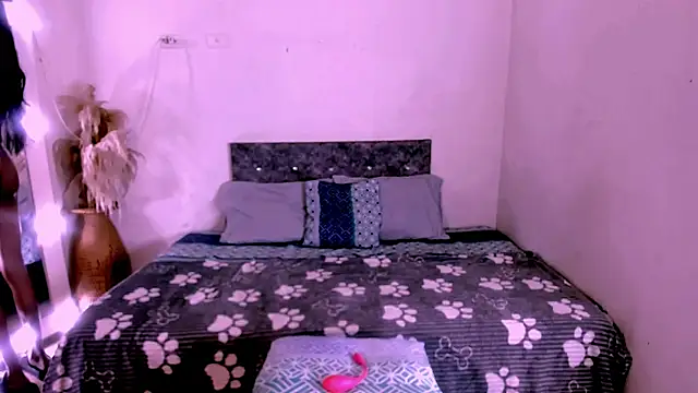 carolinemiller7 online show from 04-04-26, 08:23