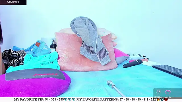 AriannaLewiis online show from 04-09-26, 07:08