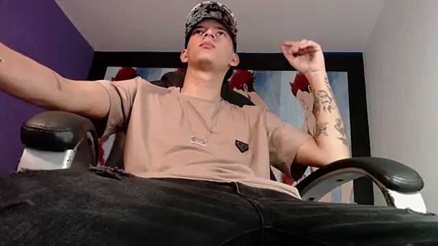 Snapshot of FrannBoy chatting on 01-06-25, 07:56 FrannBoy online show from 01-06-25, 07:56