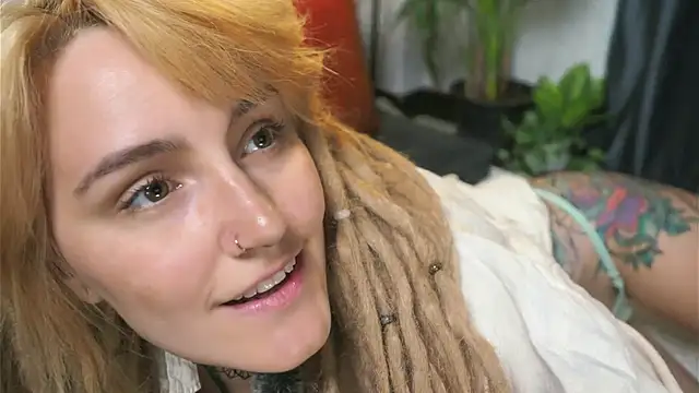 Snapshot of Winnie_sweet chatting on 02-21-25, 08:40 Winnie sweet online show from 02-21-25, 08:40