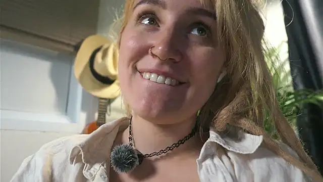 Snapshot of Winnie_sweet chatting on 02-22-25, 07:45 Winnie sweet online show from 02-22-25, 07:45