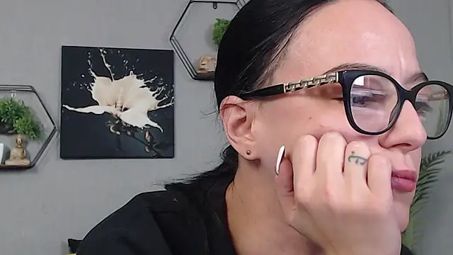 IzabelllNoir online show from 01-10-26, 10:39