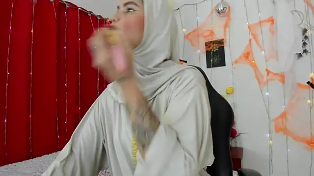 AishaAmin  online show from 10-29-25, 12:29