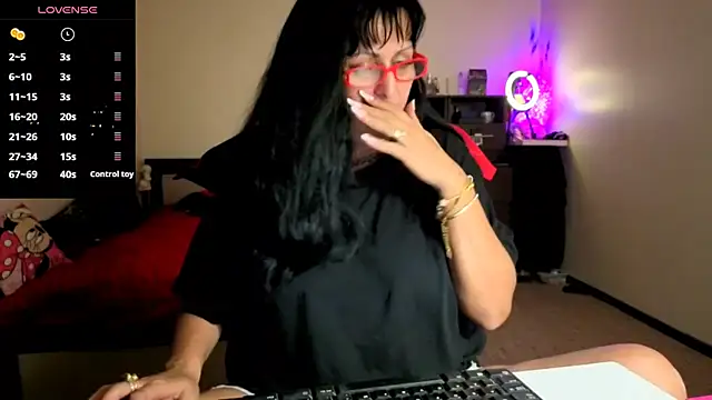 Snapshot of YourDreamLoverr chatting on 11-20-25, 12:33 YourDreamLoverr online show from 11-20-25, 12:33