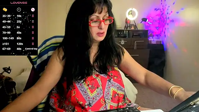 Snapshot of YourDreamLoverr chatting on 11-26-25, 12:00 YourDreamLoverr online show from 11-26-25, 12:00