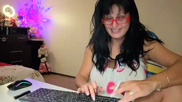 Snapshot of YourDreamLoverr chatting on 12-02-25, 11:56 YourDreamLoverr online show from 12-02-25, 11:56