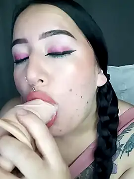 Snapshot of kirara_dirty chatting on 01-28-25, 05:32 kirara dirty online show from 01-28-25, 05:32