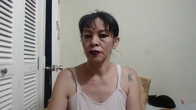 Snapshot of electra-mommy chatting on 02-19-25, 12:33 electra-mommy online show from 02-19-25, 12:33
