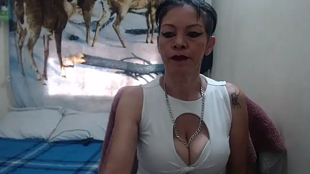 Snapshot of electra-mommy chatting on 02-26-25, 01:08 electra-mommy online show from 02-26-25, 01:08