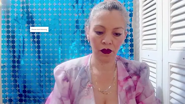 Snapshot of electra-mommy chatting on 11-19-25, 11:10 electra-mommy online show from 11-19-25, 11:10