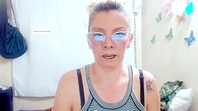 Snapshot of electra-mommy chatting on 11-28-25, 11:13 electra-mommy online show from 11-28-25, 11:13