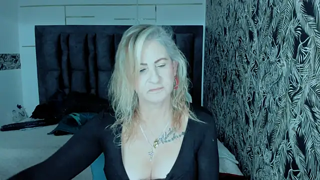 ScarletHoot  online show from 09-24-25, 12:08