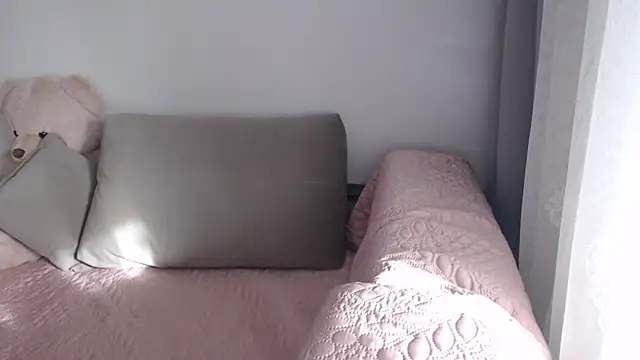 Snapshot of _JustmeHere_ chatting on 12-15-25, 10:19 JustmeHere online show from 12-15-25, 10:19