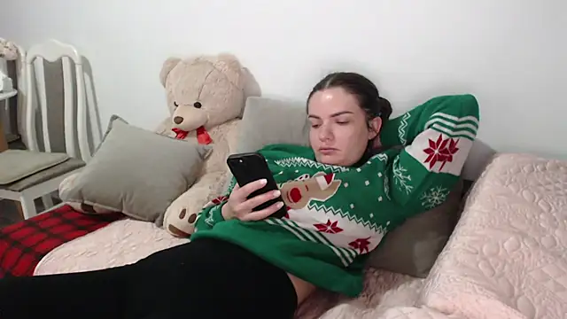 Snapshot of _JustmeHere_ chatting on 12-15-25, 10:25 JustmeHere online show from 12-15-25, 10:25