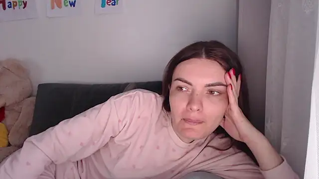 Snapshot of _JustmeHere_ chatting on 01-08-26, 11:01 JustmeHere online show from 01-08-26, 11:01