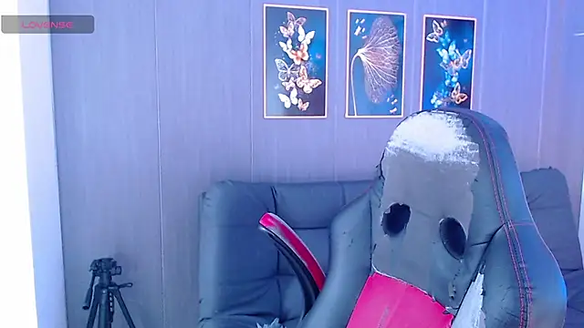 Snapshot of Evelynn_sex_ chatting on 10-10-25, 12:59 Evelynn sex online show from 10-10-25, 12:59