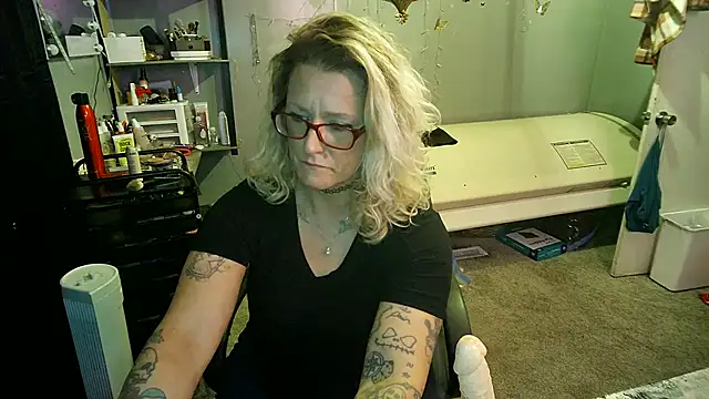 Lisalovely6981 online show from 02-24-25, 11:41