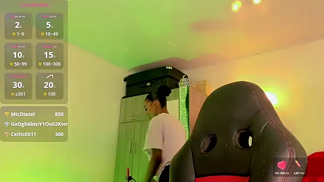 naomy  xx online show from 03-18-26, 02:58