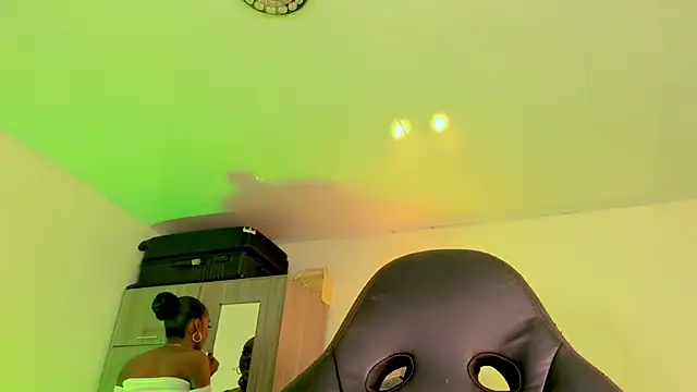 naomy  xx online show from 03-20-26, 03:33