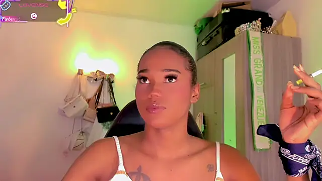 Snapshot of naomy__xx chatting on 05-27-26, 11:13 naomy xx online show from 05-27-26, 11:13
