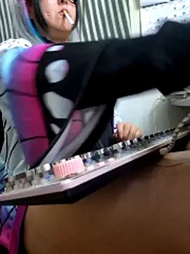 Derry Cooper online show from 04-03-26, 01:25