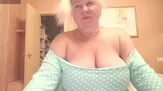 Snapshot of mira_robinsonnn chatting on 06-22-26, 03:20 mira robinsonnn online show from 06-22-26, 03:20
