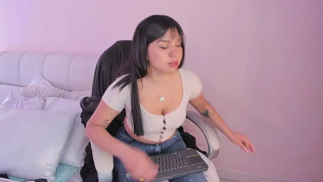 lucy Bensonn online show from 03-21-25, 03:57