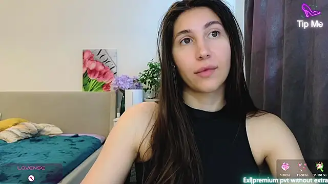 Snapshot of marrycolins chatting on 06-19-26, 03:00 marrycolins online show from 06-19-26, 03:00