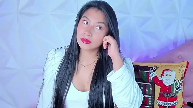 Snapshot of LinnaGardenia chatting on 12-18-24, 02:06 LinnaGardenia online show from 12-18-24, 02:06