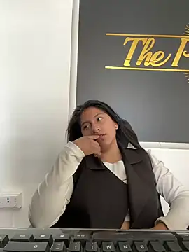 Snapshot of LinnaGardenia chatting on 12-19-24, 04:46 LinnaGardenia online show from 12-19-24, 04:46