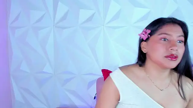 Snapshot of LinnaGardenia chatting on 12-21-24, 01:53 LinnaGardenia online show from 12-21-24, 01:53