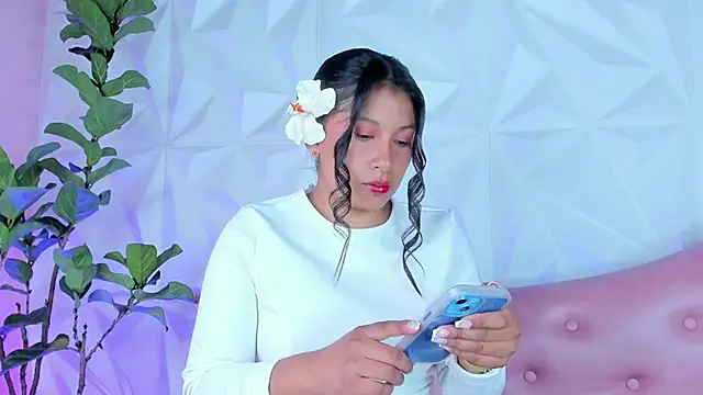 Snapshot of LinnaGardenia chatting on 01-21-25, 01:54 LinnaGardenia online show from 01-21-25, 01:54