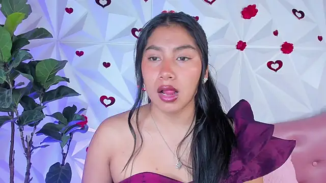 Snapshot of LinnaGardenia chatting on 03-15-25, 02:01 LinnaGardenia online show from 03-15-25, 02:01