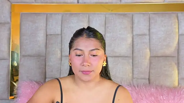 LinnaGardenia online show from 02-13-26, 01:40