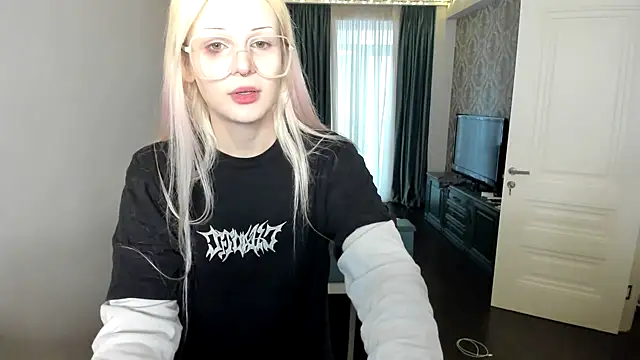 Snapshot of sashakiss99 chatting on 12-26-24, 12:16 sashakiss99 online show from 12-26-24, 12:16