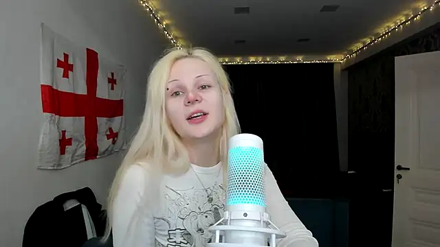 Snapshot of sashakiss99 chatting on 03-01-25, 03:05 sashakiss99 online show from 03-01-25, 03:05