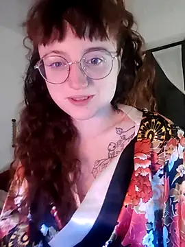 Snapshot of _foxygirl_ chatting on 03-04-25, 10:05 foxygirl online show from 03-04-25, 10:05